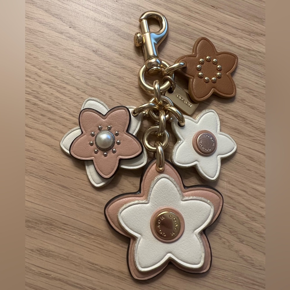 Coach Wildflower Bag Charm
Key Chain F26790